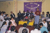 Yogi-ananda-with-his-guru-07