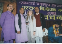 Yogi-ananda-with-his-guru-08