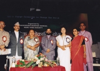 Yogi-ananda-with-his-guru-11